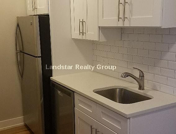 5th image of 826 W Cuyler Ave APT 421