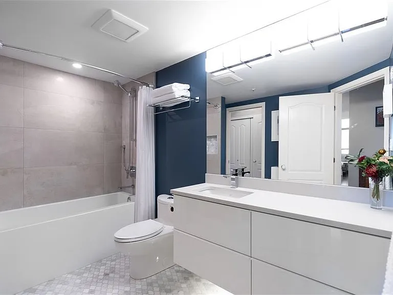 55 E 10th Ave #3 — Photo 19
