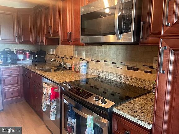 5th image of 205 Yoakum Pkwy Unit 1226