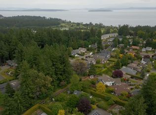 5225 Santa Clara Ave, Saanich, BC V8Y 1W6