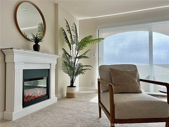 4th image of 240 Moss St APT 15