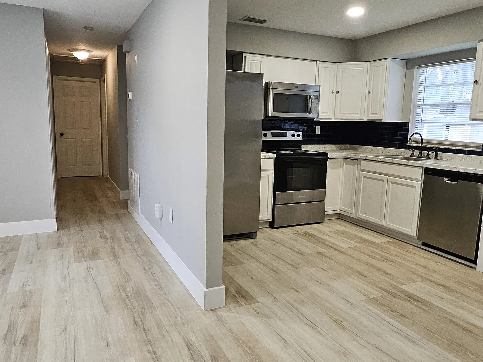 3 bed, 1384 sqft, $2,200 — Photo 4
