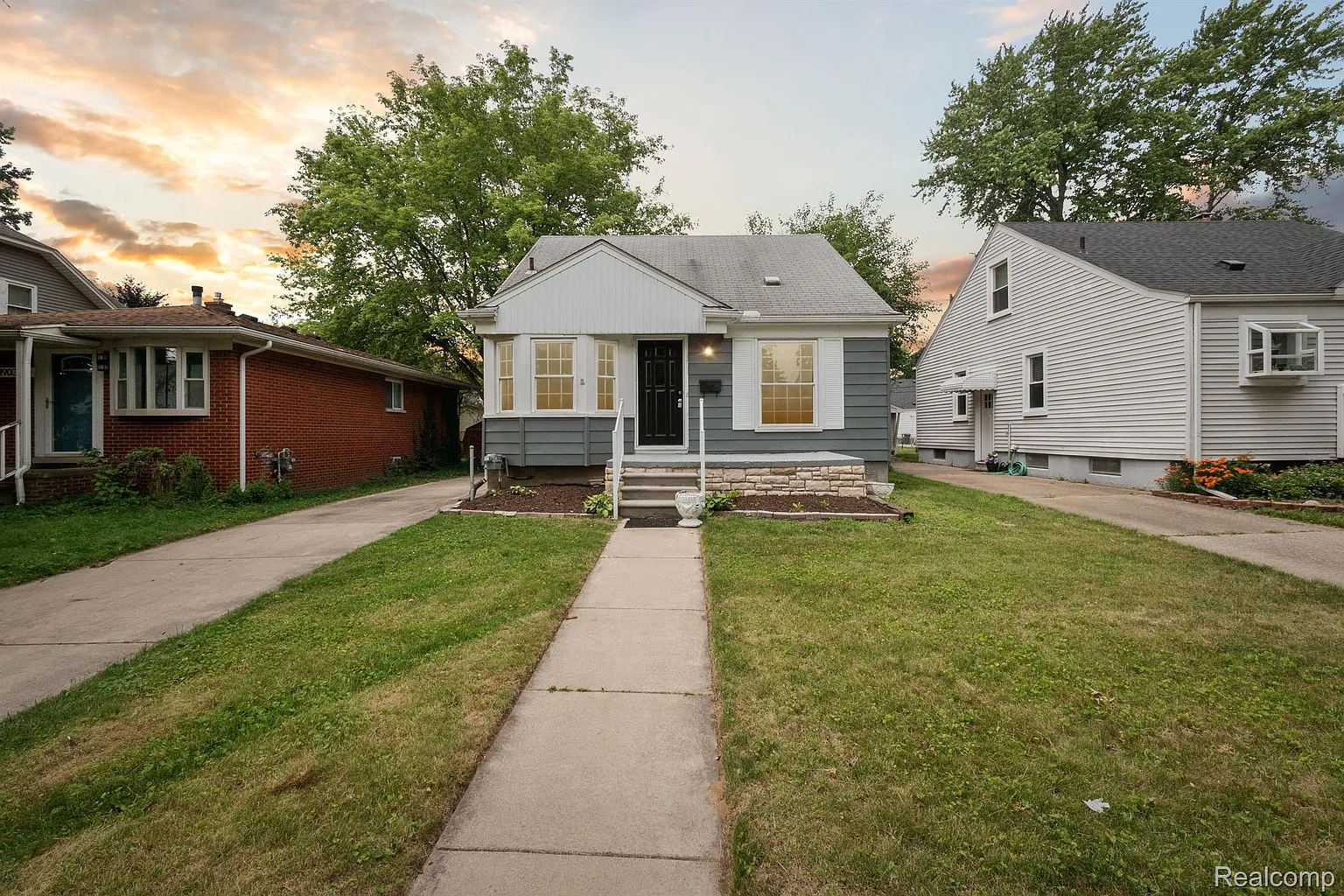 1907 Clifton Ave photo 1