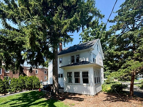 4th image of 5246 Washington St