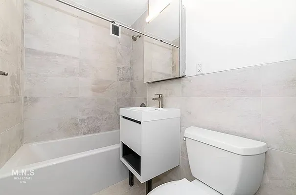 Rented by MNS | media 10