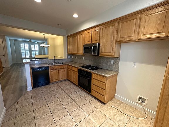 3rd image of 3699 Whitworth Dr
