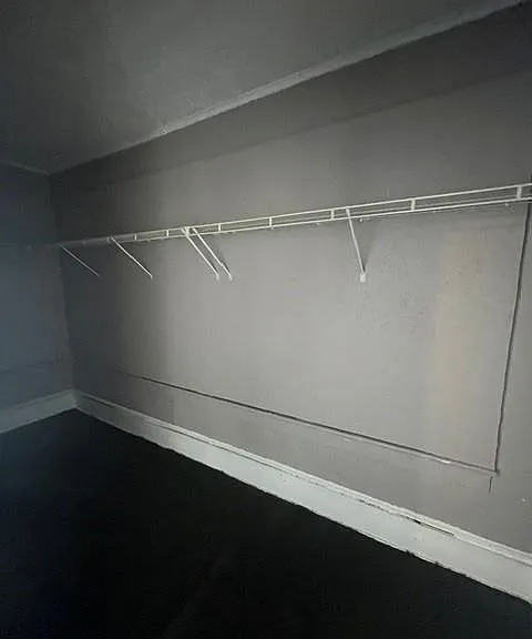 223 W Rowe St — Photo 9