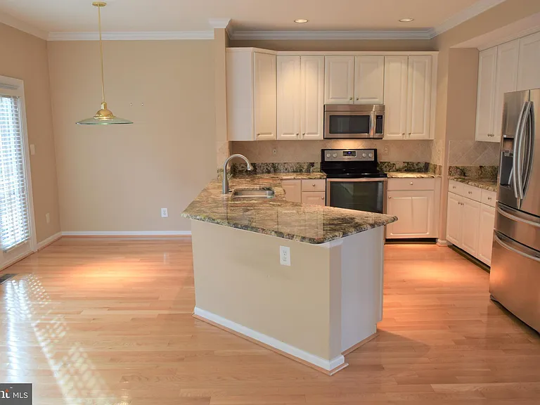 8933 Royal Astor Way — Photo 19