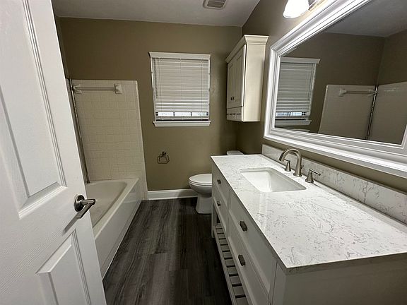 5th image of 3370 Trafalgar Sq APT B