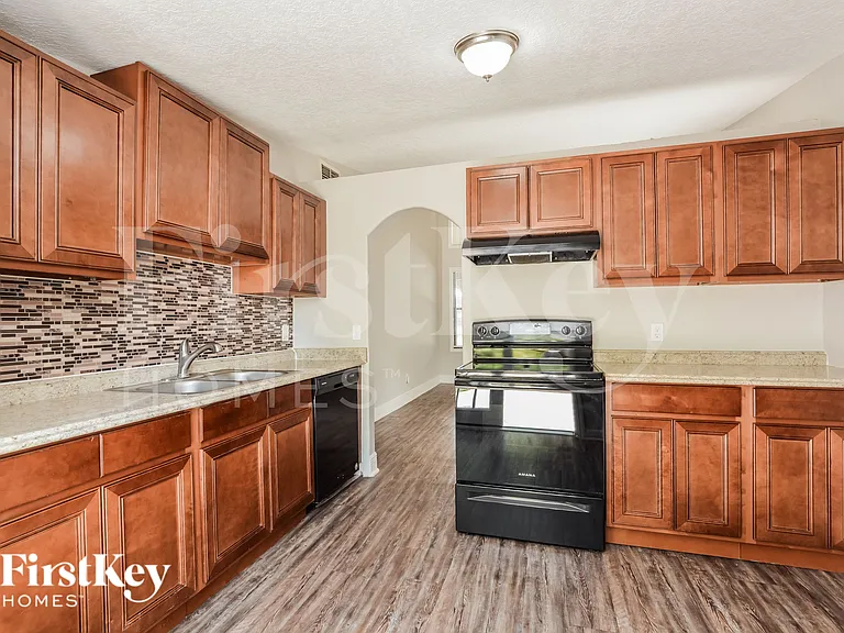 531 Martin Place Blvd — Photo 4