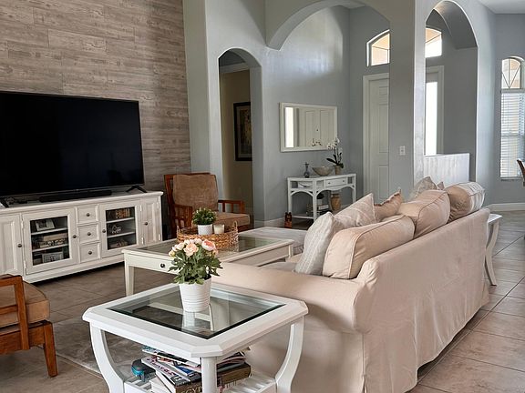 4th image of 731 Fortunella Cir SW