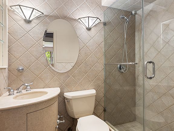 5th image of 528 4th St #1
