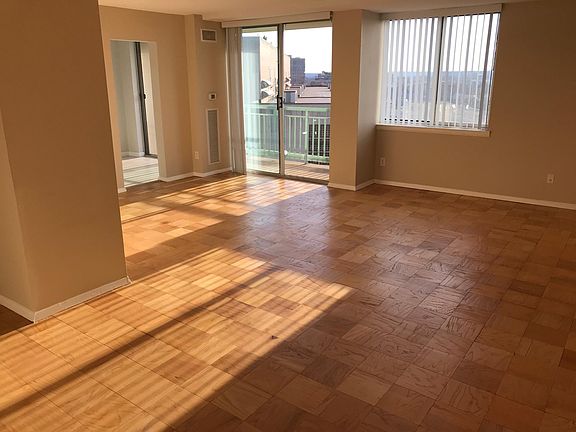 3rd image of 501 Slaters Ln APT 1008