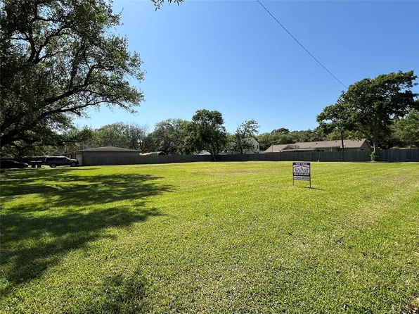 1000 Delmar Dr, La Marque, TX 77568