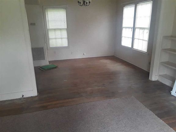 2nd image of 3120 Blackmon Ln
