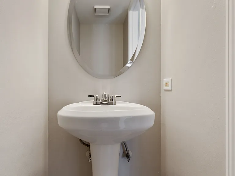 187 Half Moon Cir — Photo 5