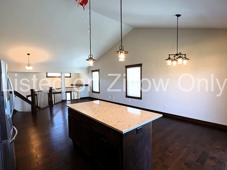 6758 Redwood Ave — Photo 5