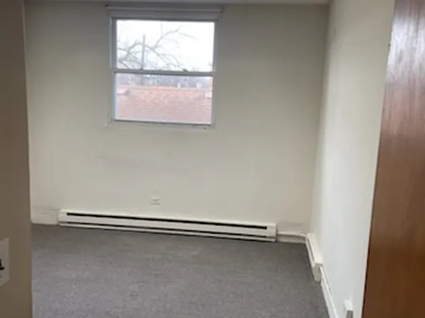 477 1/2 S Spring Rd APT 5, Elmhurst, IL 60126