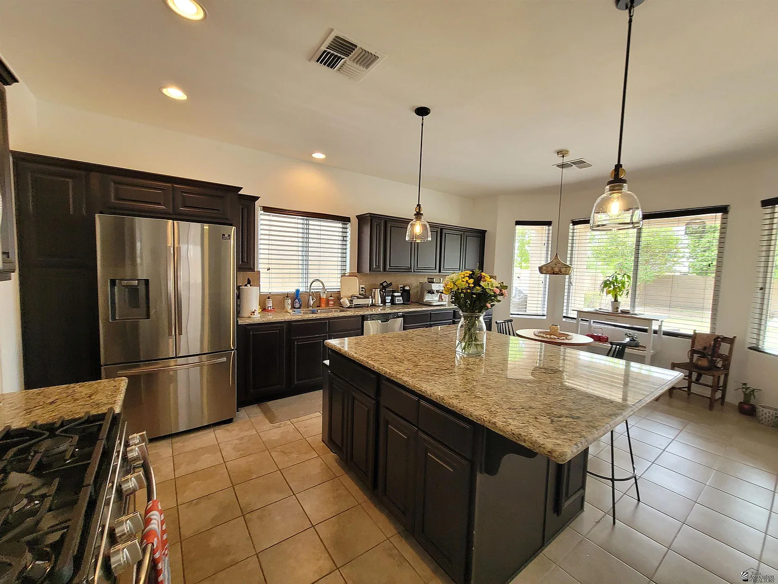 4 bed, 3.0 bath, 2500 sqft, $2,600 — Photo 4