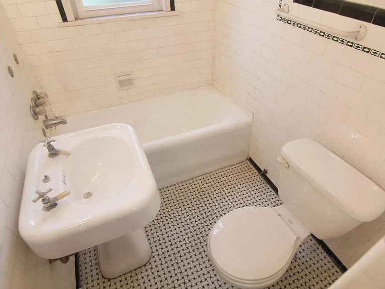 8001 Saint Lawrence Ave — Photo 8