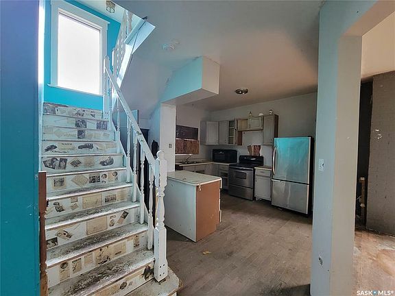 4th image of 261 27th St W
