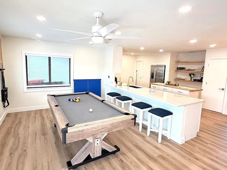 948 Canal Cir — Photo 1