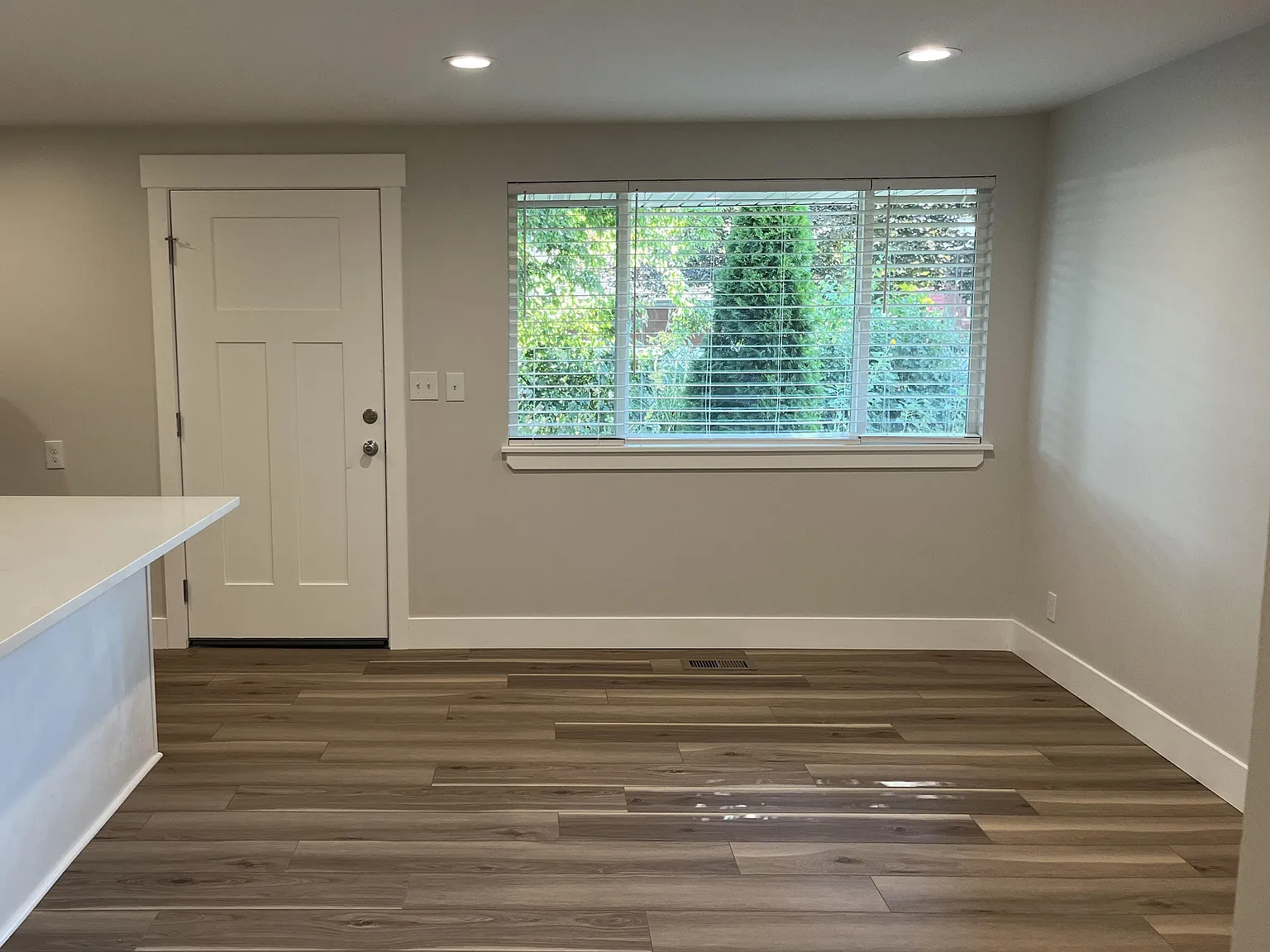 2 bed, 600 sqft, $1,600 — Photo 2