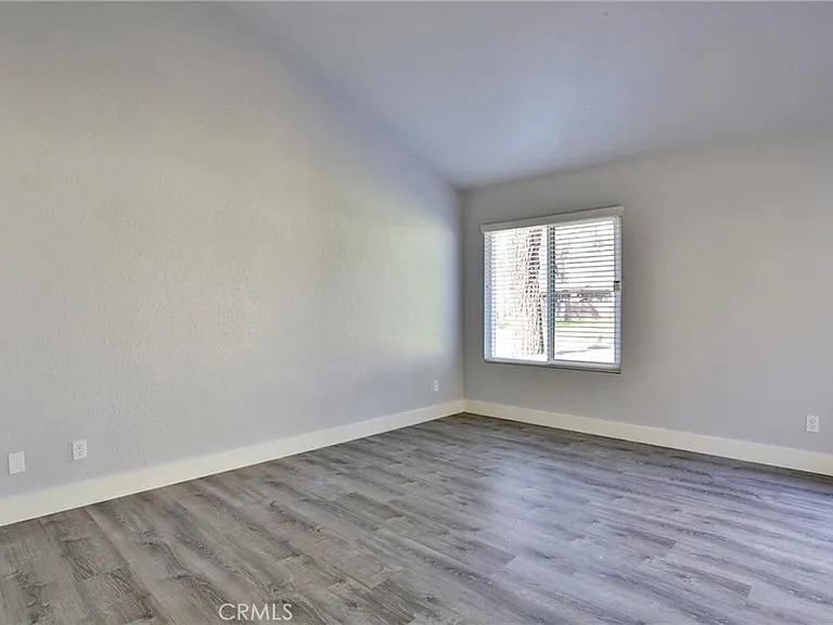 613 Lytle St — Photo 8