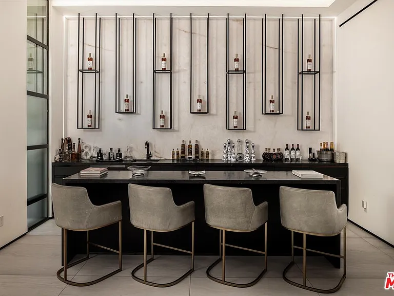 621 N Rodeo Dr — Photo 10