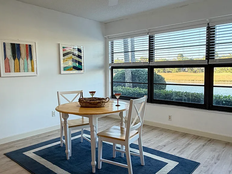 Enjoy STUNNING lake & golf course views