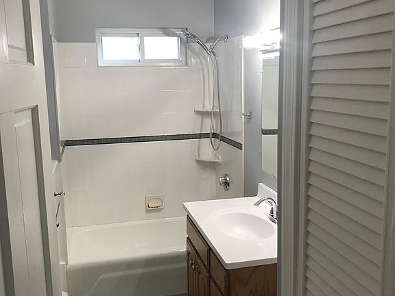 4th image of 97 Putnam St