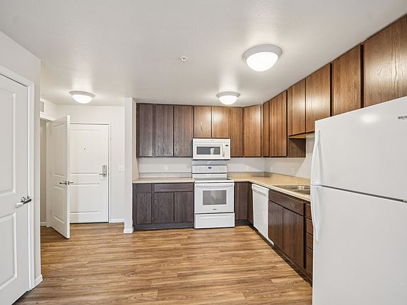 5th image of 14977 Louisiana Ave S #111
