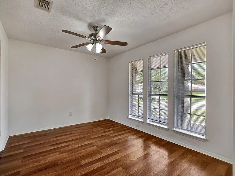 1311 Oak Hollow Dr — Photo 18