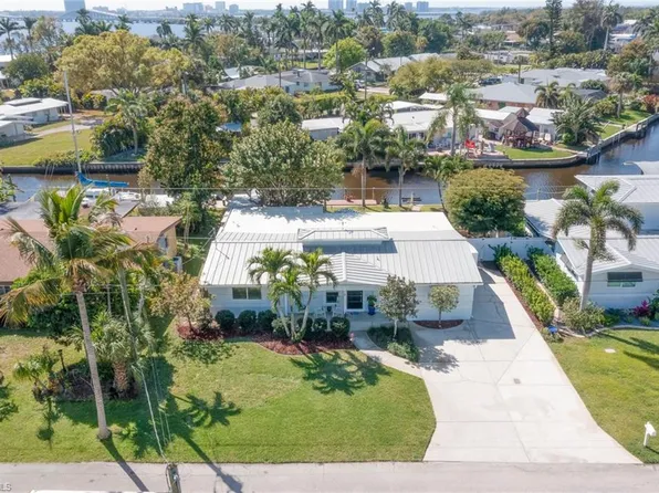 90 Cardinal DR, NORTH FORT MYERS, FL 33917