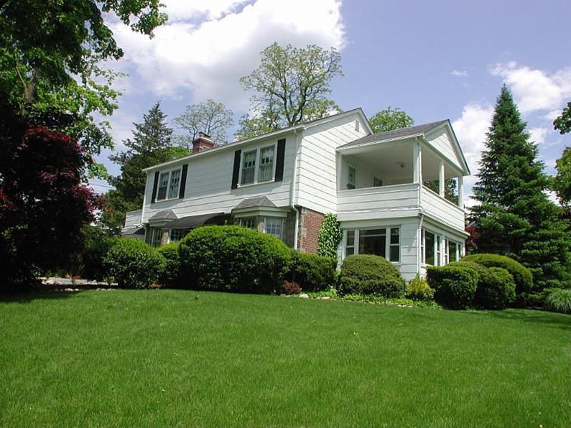 1st image of 8 Falmouth Ln