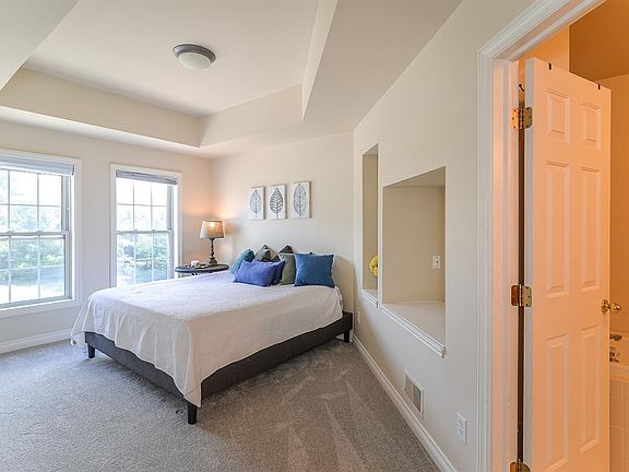 5th image of 5786 Hampshire Ln
