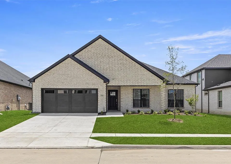 304 Community Dr