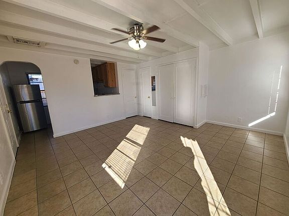 2nd image of 1513 E Glenn St