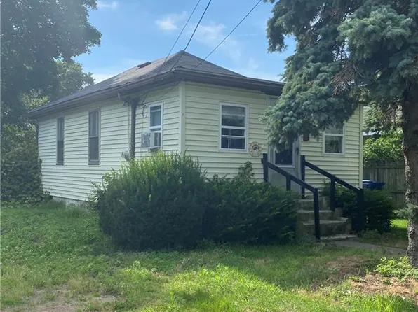9 Overton St, Warwick, RI 02889
