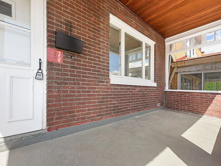 359 W 13th Ave — Photo 2