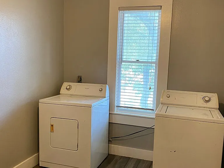 527 Cedar St — Photo 13