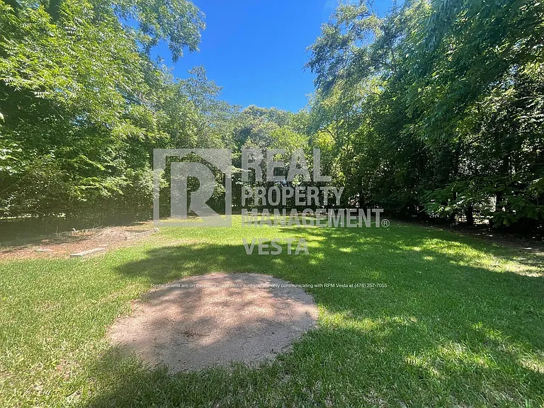2875 Barrett Ave — Photo 15