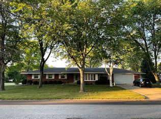15298 W Pinewood Ln, Libertyville, IL 60048