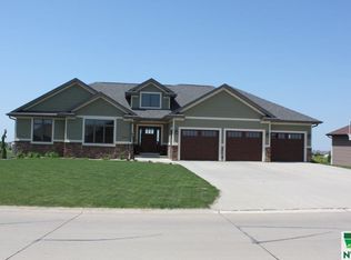 2235 Ridge Rd, Sioux Center, IA 51250