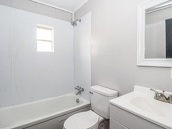 3rd image of 646 Cleveland St #646