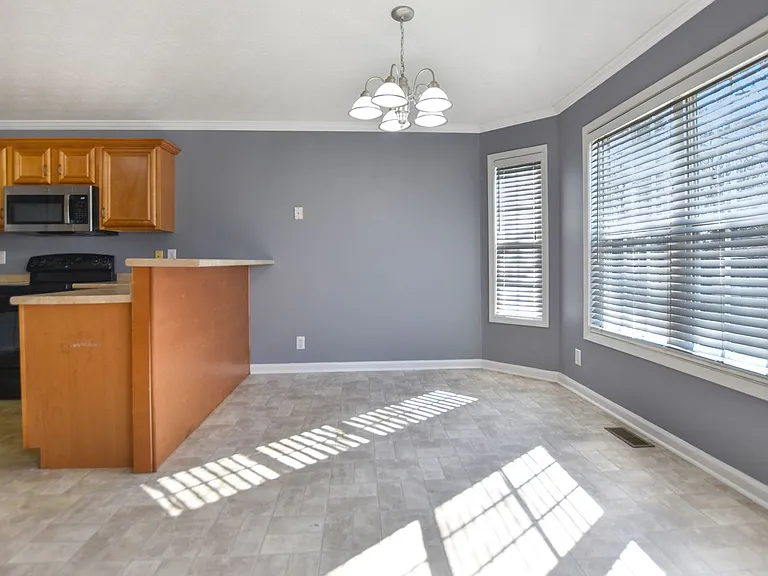 423 Athena Dr — Photo 6