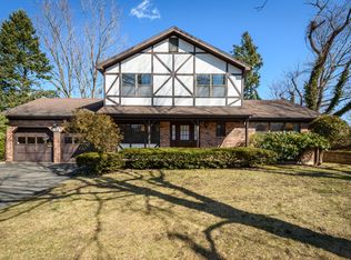 188 Ocean Dr E, Stamford, CT