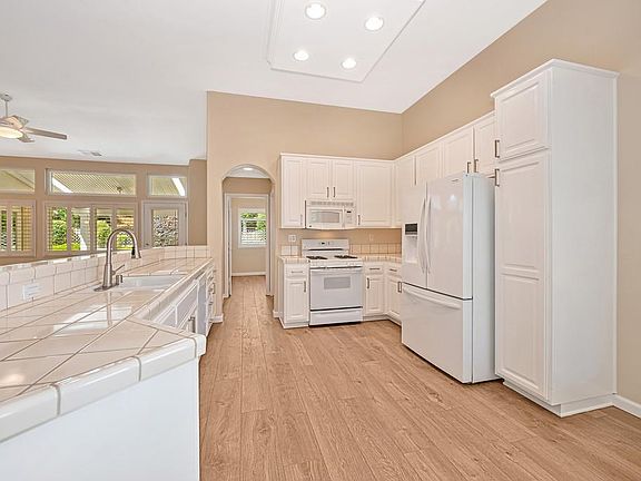 4th image of 752 Diamond Glen Cir