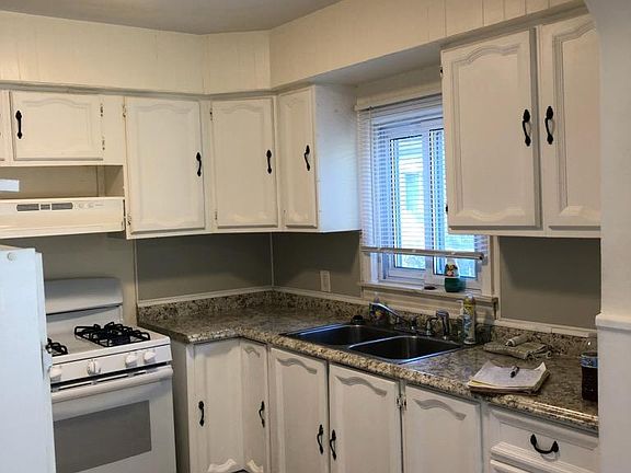5th image of 1194 W River Park Dr