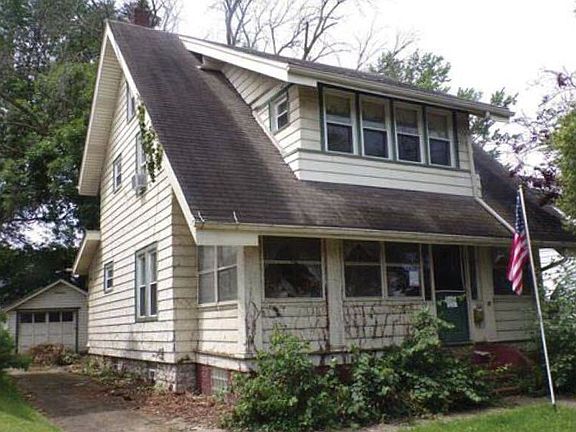 3rd image of 24 E Rosewood Ave